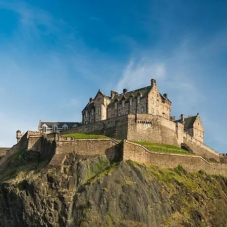 Cozy Castle View Flat In Edinburgh Eb9 Apartment Exterior photo